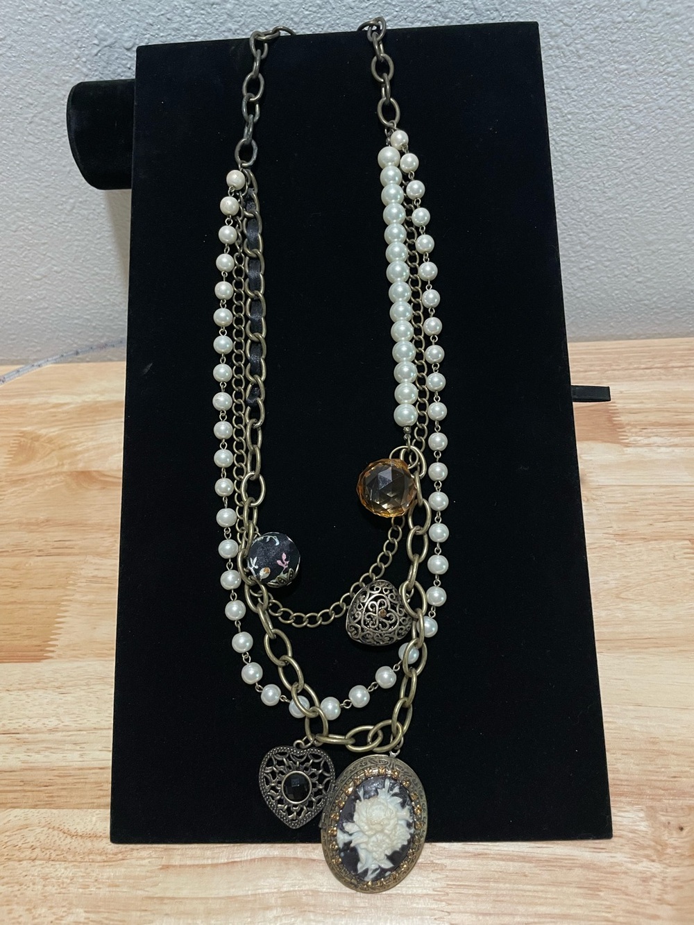 ❤️‍🔥3/$27❤️‍🔥Necklace - Multilayered - Pearls/Embellishments - Vintage